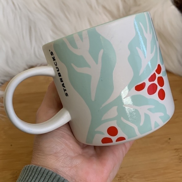 Starbucks | Holiday 2018 Christmas Holly Berries Ceramic Coffee Mug 12 Oz - Picture 11 of 11